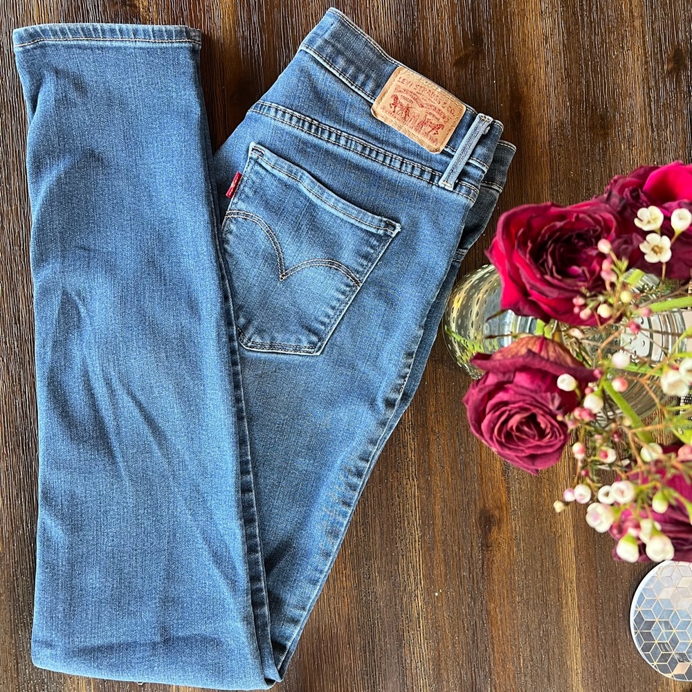 Levi’s 311 Shaping Skinny Sz. 28